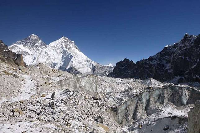 最新研究指出，喜馬拉雅山冰川自2000年至今融化速度增加1倍。（AP）