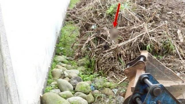 桃園市平鎮區今年一月間工地整地，發現一具人類白骨，警方沒放棄，終於確認白骨身分，是一名失蹤四年的媽媽。桃園市警察局平鎮分局