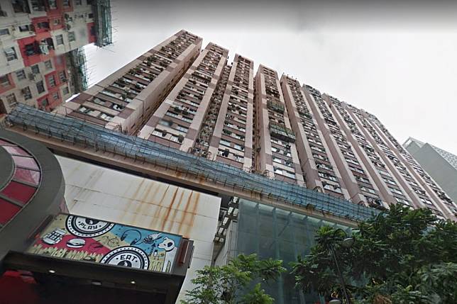 It is believed thieves negotiated the exterior of Pearl City Mansion in Paterson Street to get into flats on the 11th and 13th-floor. Photo: Google