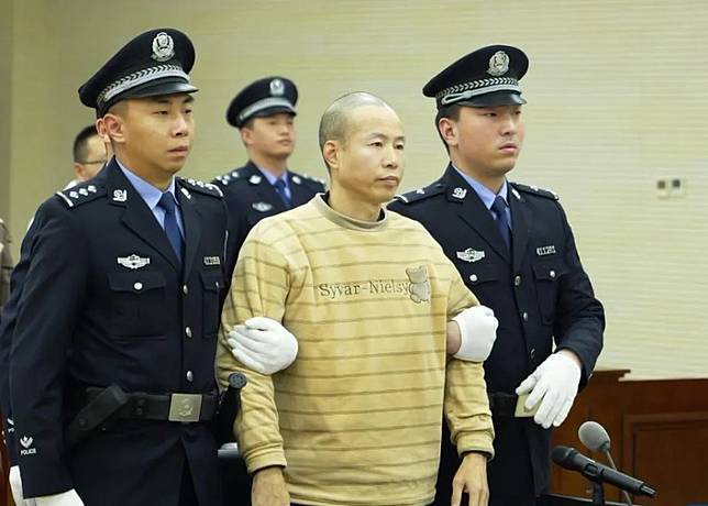 黨志軍（前中）對法院判決感到不滿，殺害主審女法官王佳佳洩憤。