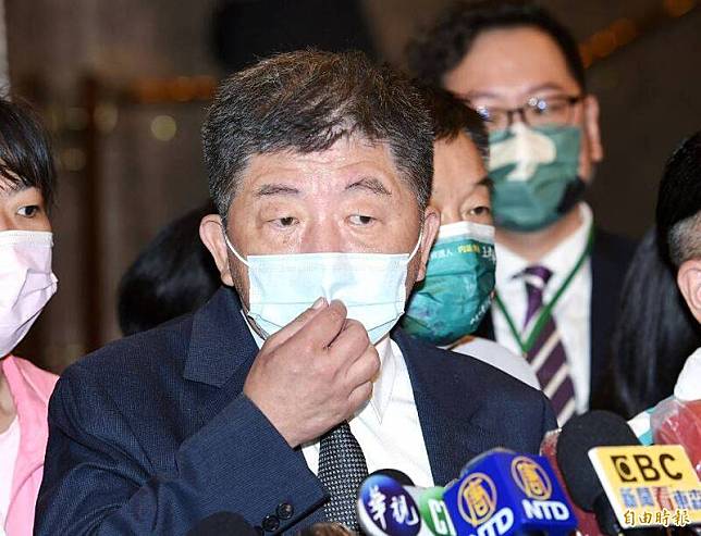 民進黨台北市長參選人陳時中今(24)天表示，他持正面選舉態度，以政見、勤拜票爭取支持，其他人應該要反思。(記者方賓照攝)