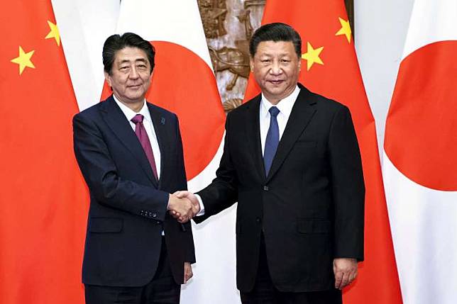 2018年10月26日，日本首相安倍晉三在北京會見中國國家主席習近平（AP）