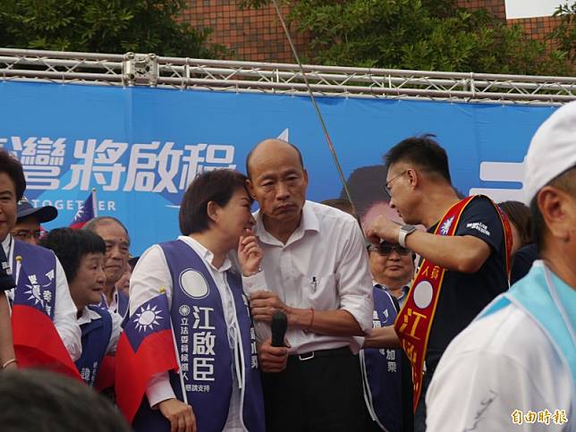國民黨總統候選人韓國瑜29日將在台中市舉行造勢晚會，並且稱要達50萬人。圖為上月韓國瑜與盧秀燕同台畫面。(資料照)