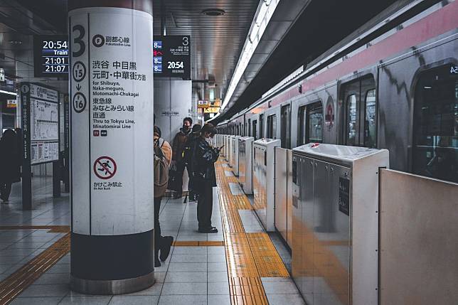 ▲「日本人的歐吉桑」分享台灣與日本車站的差異，表示很多人去日本旅遊時，可能會覺得電車工作人員有些冷漠，但其實背後滿滿都是辛酸。（示意圖／取自unsplash）