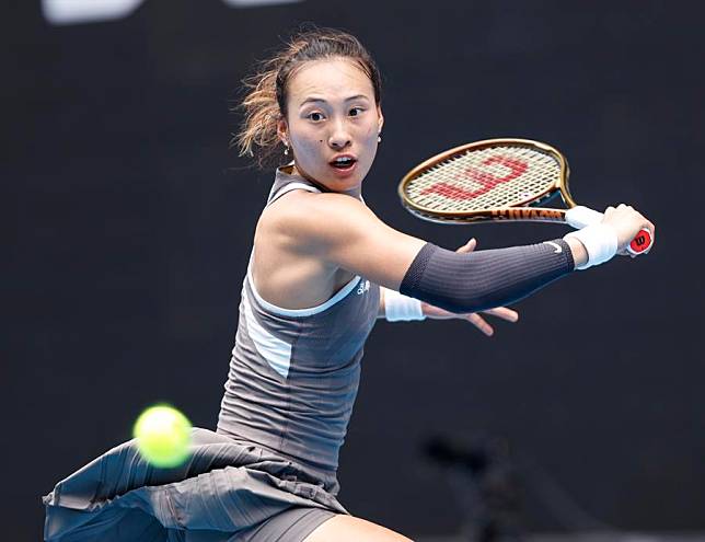 Zheng Qinwen hits a return during the women's singles second round match against Laura Siegemund of Germany at the Australian Open tennis tournament in Melbourne, Jan. 15, 2025. (Xinhua/Ma Ping)