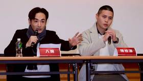 網紅「八炯」溫子渝（左）與「閩南狼」陳柏源。廖瑞祥攝