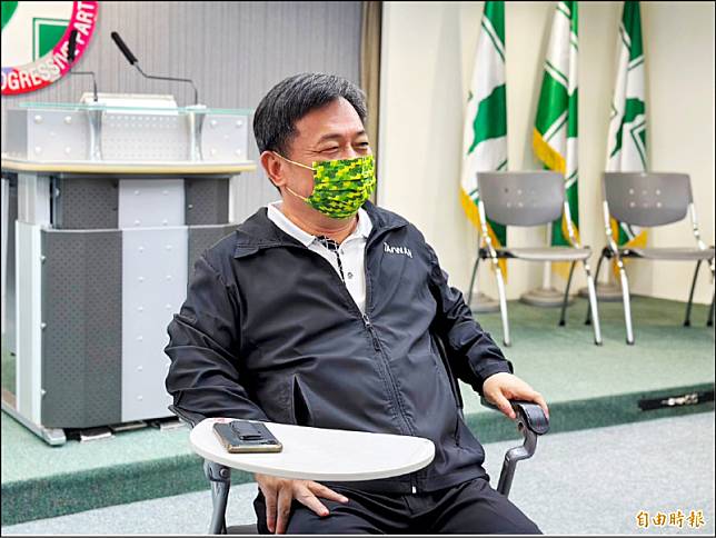 民進黨秘書長林錫耀受訪表示，七名參選縣市長的立委都不會辭職，要打正規戰，爭取認同。(記者陳昀攝)