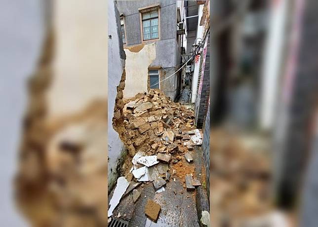 木湖村一座舊屋，不堪雨水侵襲並倒塌。