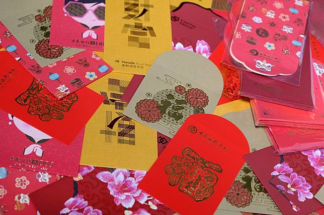 Banks have been urged to not print the year or Chinese zodiac sign on lai see packets so those left over can be used again. Photo: Fung Chang