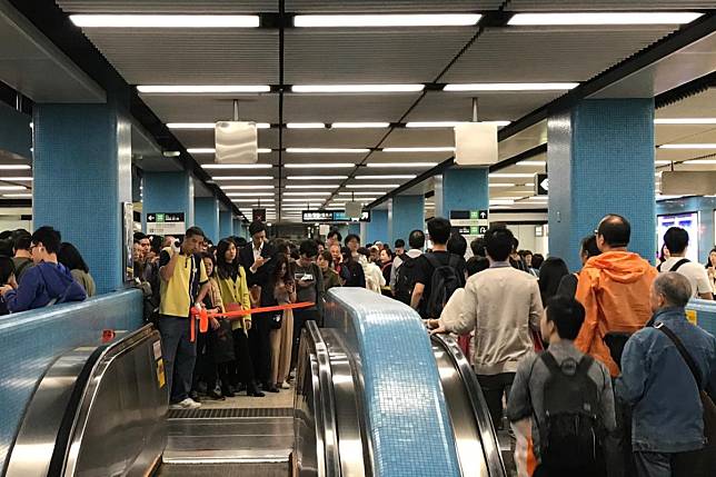 Overcrowding measures have been put in place at Kowloon Tong as the impact of protests on the MTR network causes rush hour headaches. Photo: Chan Ho-him