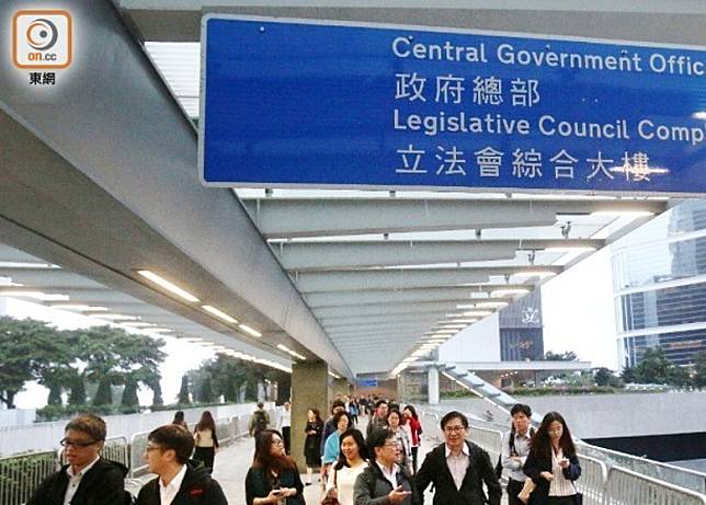 華員會強調勒緊公務員薪酬非上策，對政府及社會整體並沒有好處。