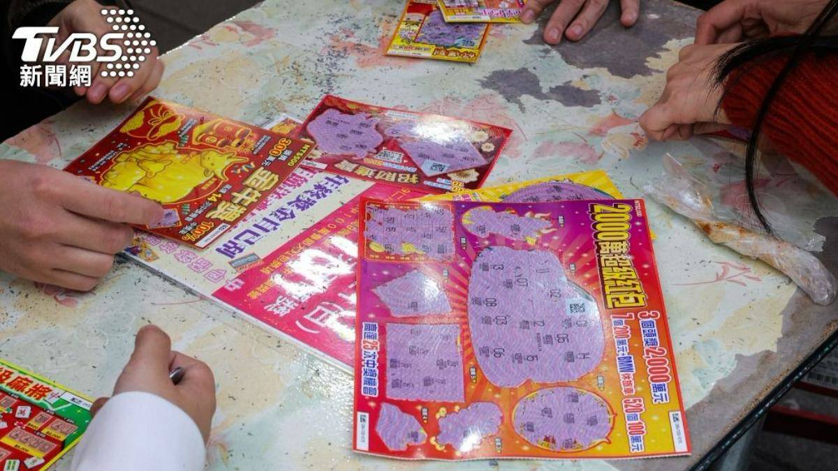 北市婦路邊撿到2千元刮刮樂 這舉動倒賠4千元慘了 | TVBS | LINE TODAY
