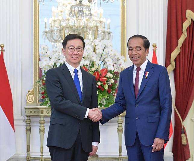 Chinese Vice President Han Zheng meets with Indonesian President Joko Widodo in Jakarta, Indonesia, Oct. 19, 2024. At the invitation of the Indonesian government. (Xinhua/Gao Jie)