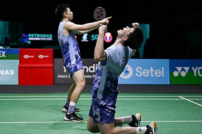 Chen Boyang &reg;/Liu Yi of China celebrate after the men's doubles semifinal match against Man Wei Chong/Tee Kai Wun of Malaysia at the 2025 Malaysia Open badminton tournament in Kuala Lumpur, Malaysia, Jan. 11, 2025. (Xinhua/Cheng Yiheng)