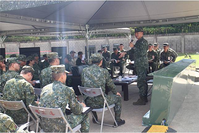 陸軍第6軍團副指揮官楊少將日前主持「營區整體安全防護暨區域聯防示範觀摩」。（6軍團提供）