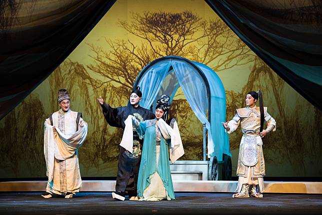 《優伶天子》由溫宇航(左起)、盛鑑、黃宇琳、李家德主演。(兩廳院提供)
