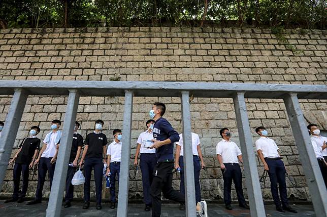 Students form a human chain at Kowloon Park in Tsim Sha Tsui on Friday. Photo: Felix Wong