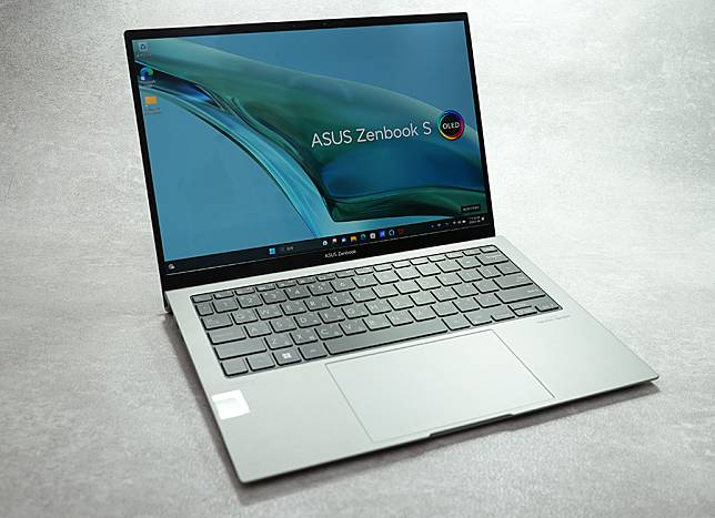 全球最薄且環保的13吋OLED筆電來了！華碩 Zenbook S 13 OLED UX5304 開箱評測分享