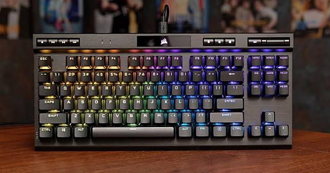 CORSAIR K70 RGB TKL電競鍵盤開箱，多功能按鍵加持更好用