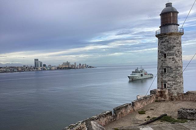 加拿大皇家海軍巡邏艦，繼俄、美海軍艦艇之後，也抵達古巴展開訪問。（取自加拿大駐古巴使館X平台帳號）