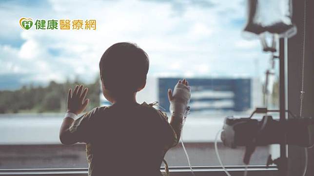 財團法人器官捐贈登錄中心經多次修訂，提高孩童等候腎臟移植的積分，希望協助病童盡早獲得移植機會，脫離終身洗腎的痛苦。不過，根據資料顯示，台灣兒童及青少年接受洗腎的患者卻遠大於願意接受腎移植的人數。