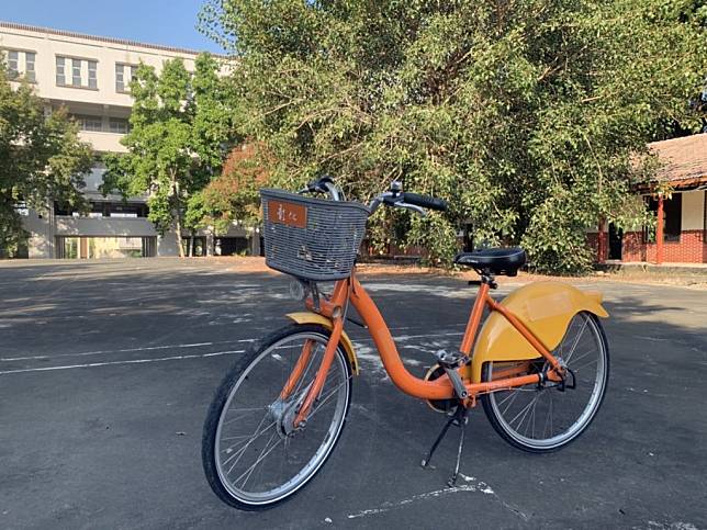 屬縣府產權的退役ＹｏｕＢｉｋｅ單車，全撥給公所、學校及協會團體。 (記者曾厚銘攝)