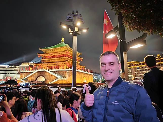 James Wood poses for a photo in Xi'an, capital of northwest China's Shaanxi Province in November 2023. (Xinhua)