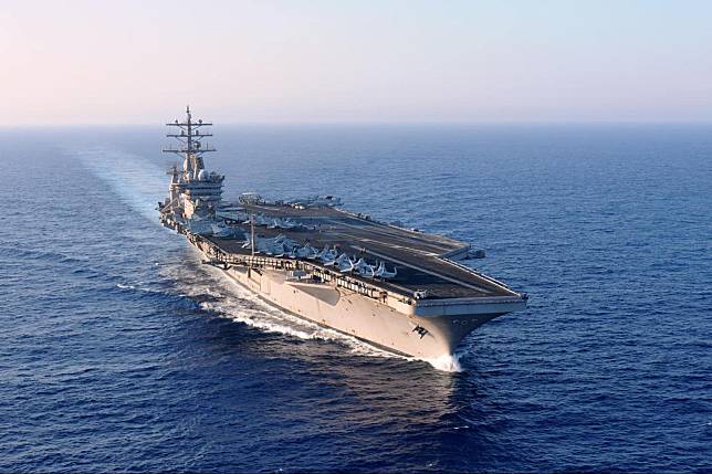 美軍派出第二艘航母艾森豪號馳援以色列，美國大動作回防中東，引起印太區域資源配置是否足夠的擔憂。（圖片來源／FB@USS Dwight D. Eisenhower）