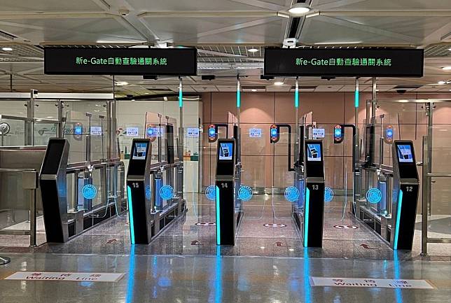 移民署將更新桃園國際機場e-Gate系統，新型第四代導入迅速便捷生物特徵辨識機制，可減省通關時間，預計明年農曆春節前完成建置。（移民署提供）