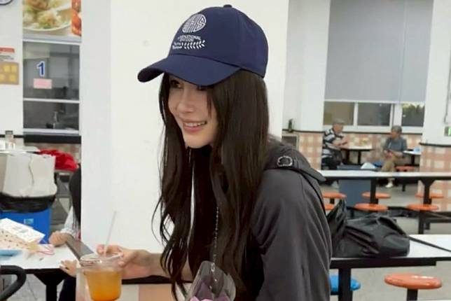 Angelababy零偽裝出席兒子學校活動。（圖／翻攝自微博）

