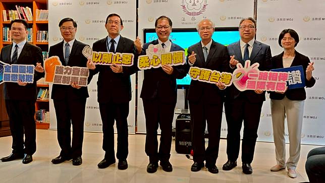 法務部長鄭銘謙在就職一周年感謝法務部團隊，「我對我的同仁是滿懷感謝，因為有我這些夥伴，我們的社會才有辦法運作」。呂志明攝