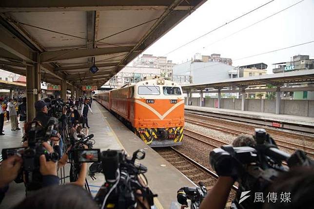 台鐵太魯閣號出軌造成重大死傷，近日又發生火車撞飛工人事故，各界檢討台鐵聲浪四起。示意圖。（資料照，盧逸峰攝）