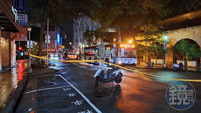 東海大學女子慘死公車輪下，警方封鎖現場蒐證，追究肇事責任。（讀者提供）