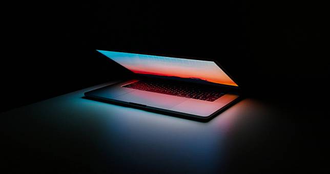 蘋果將推可折疊MacBook？　韓媒：正與OLED面板廠洽談預計2025年發表