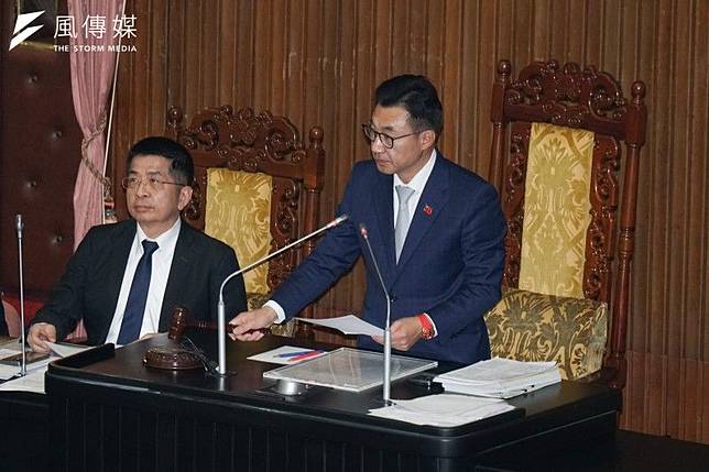 公益揭弊者保護法三讀通過，立法院副院長江啟臣交下議事槌。（蔡親傑攝）