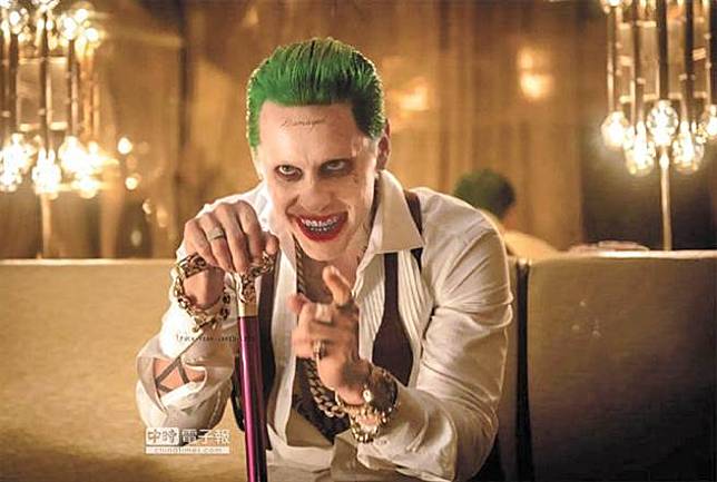 
傑瑞德雷托在在DC超級英雄電影《自殺突擊隊》（Suicide Squad）中演技精湛。（圖片提供華納、Instagram）