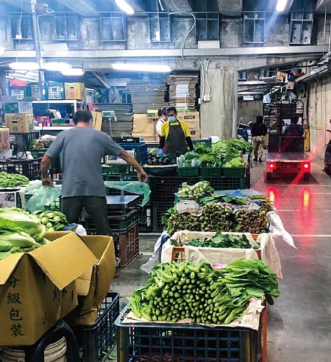 台北農產運銷公司的資料，今(25)日的蔬菜平均批發價為每公斤45.4元，比上一個交易日高出一成多，是近半年來的最高價。 圖：翻攝自台北農產 臉書專頁