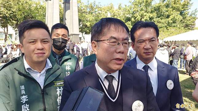 對於台南某國中傳出毒品及霸凌事件，台南市長黃偉哲受訪表示，徹底調查釐清真相，給社會交代。(記者洪瑞琴攝)