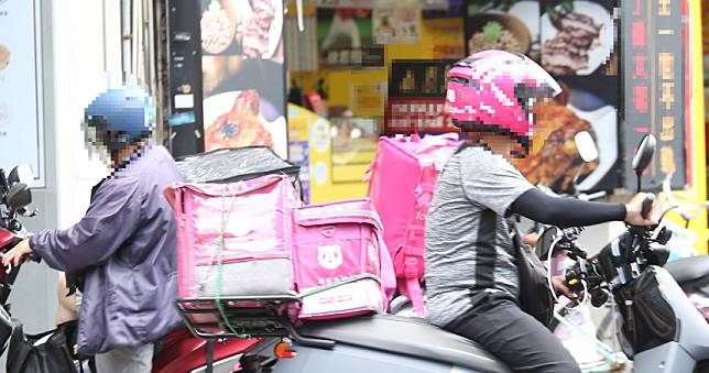 女反應外送缺項客服卻屢跳針　憤而發文反遭網友逆風嗆