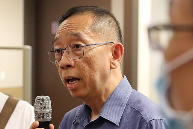 Baptist University associate vice-president Arthur Mak spoke to the protesting students for more than an hour on Wednesday and assured them that their grievances would be aired to the president Roland Chin. Photo: Dickson Lee