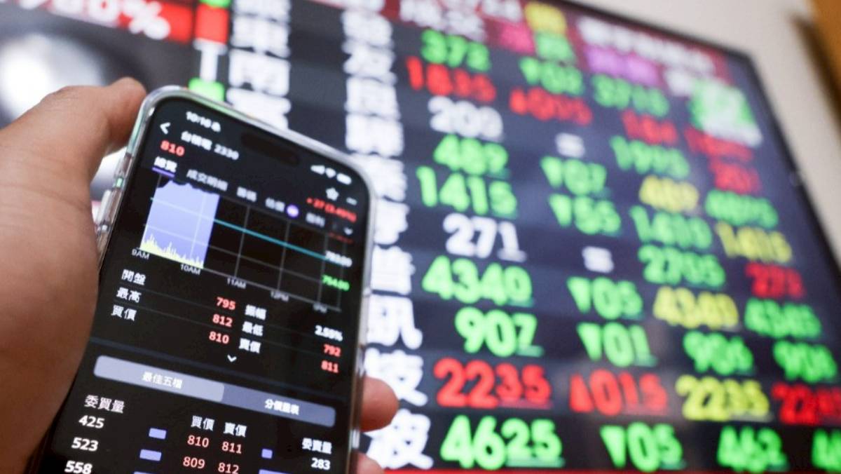 電子股殺盤航運股逆勢飆漲！美中港口費戰火高息ETF吃紅利| 太報| LINE TODAY