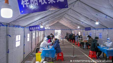 毗鄰北京的天津市發現多個奧米克戎感染病例後，市民被要求接受篩查。