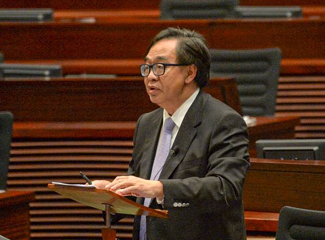 工務小組主席盧偉國宣布劃線，引起多名民主派議員不滿。資料圖片