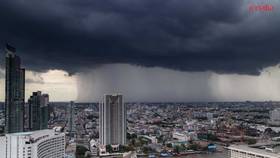 สภาพอากาศวันนี้ กรมอุตุฯ เตือน ฝนเพิ่มขึ้น เปิดชื่อ 46 จังหวัดฝนหนัก | Khaosod | LINE TODAY