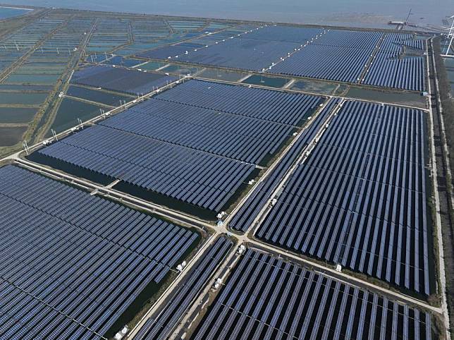 A drone photo taken on Nov. 3, 2024 shows a photovoltaic power project in Rudong County of Nantong City, east China's Jiangsu Province. (Xinhua/Ding Ting)