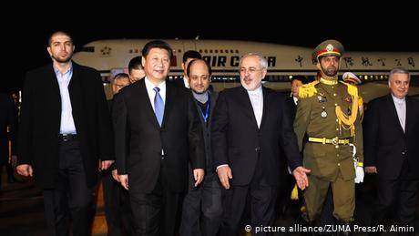 伊朗外交部長扎裡夫(Mohammad Javad Zarif)說，2016年1月中國國家主席習近平訪問德黑蘭時，雙邊已有就25年戰略協議進行討論。