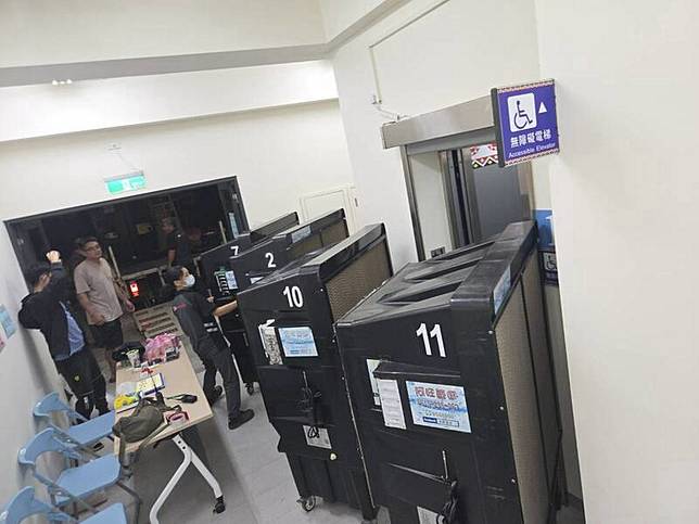 太巴塱部落之心調度4台水冷扇。(光復鄉公所提供)