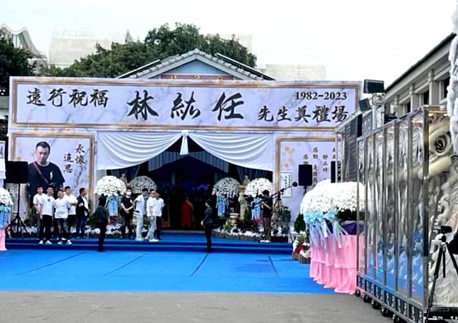 團體玖壹壹春風結拜二哥日前舉槍自轟身亡，昨日在台中殯儀館舉辦告別式。（記者陳金龍翻攝）