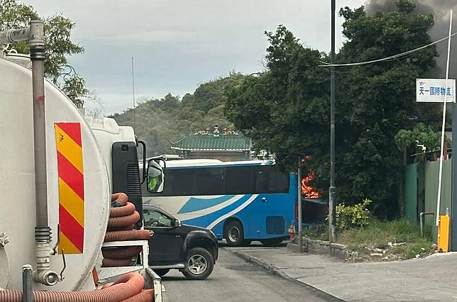 流浮山發生火警。（fb「車cam L（香港群組）」圖片）