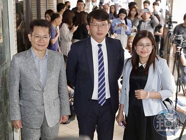 民眾黨團今也出席「和解飯」餐敘，不過餐後黨團總召黃國昌（中）認為「令人遺憾」。
